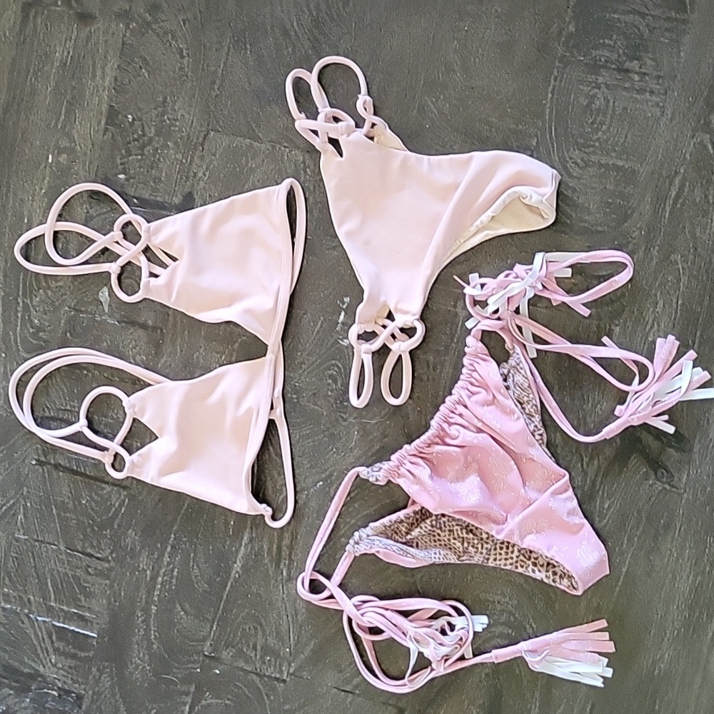 Acacia set in Sunrise